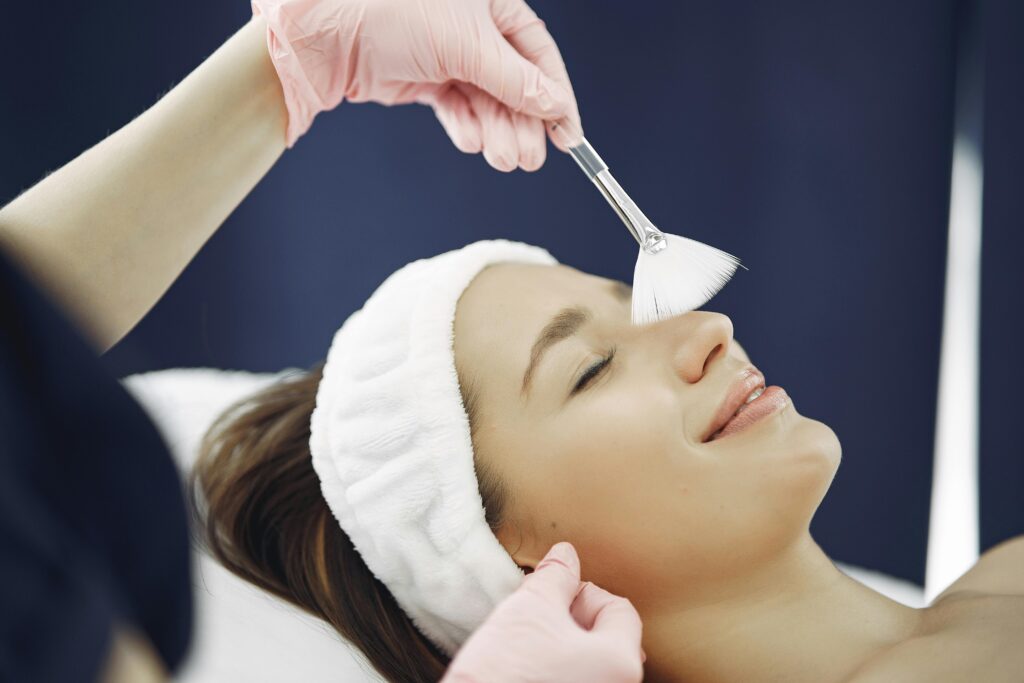 Relaxing facial therapy